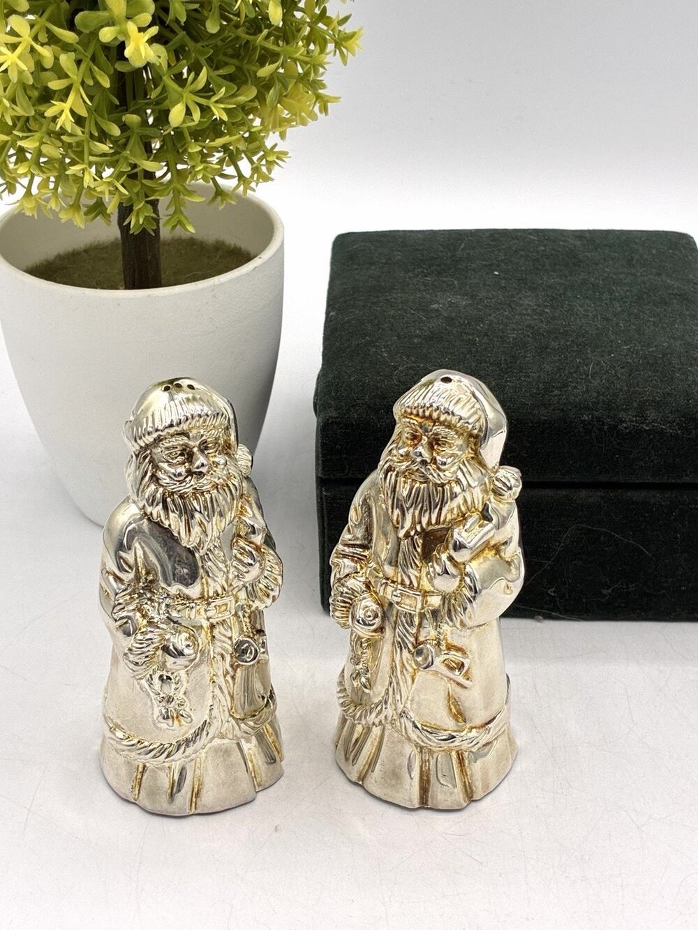 Godinger Silver Treasures Santa Salt Pepper Shakers Set Original Velvet Box